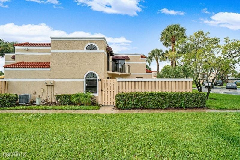 3650 Village Dr, Delray Beach, FL 33445 Townhouse for Rent in Delray