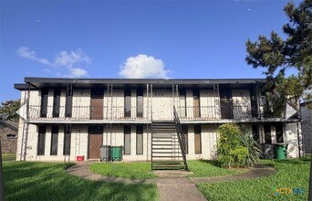 Building Photo - 604 Sherwood Dr
