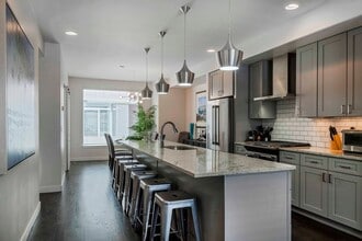 Building Photo - 1561 W 43rd Ave