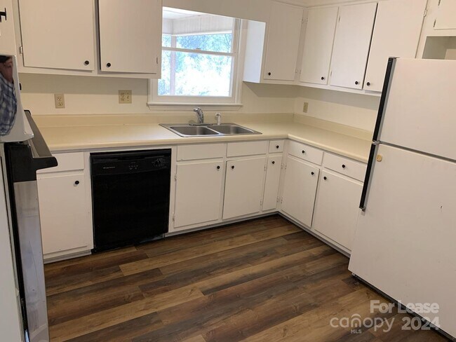 Foto del edificio - 13639 S Tryon St