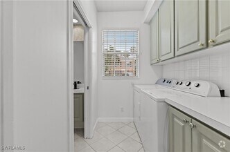 Building Photo - 5782 Cove Cir
