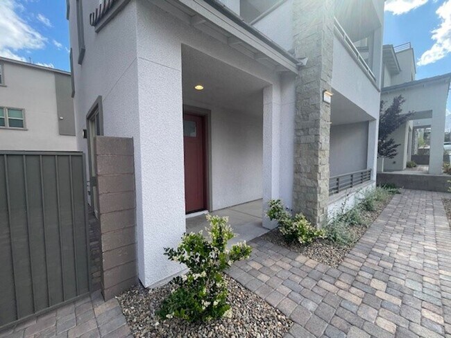 Building Photo - Beautiful and Brand New Home in Summerlin ...