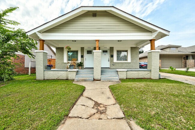 Foto del edificio - 1444-1446 NE 13th St Duplex