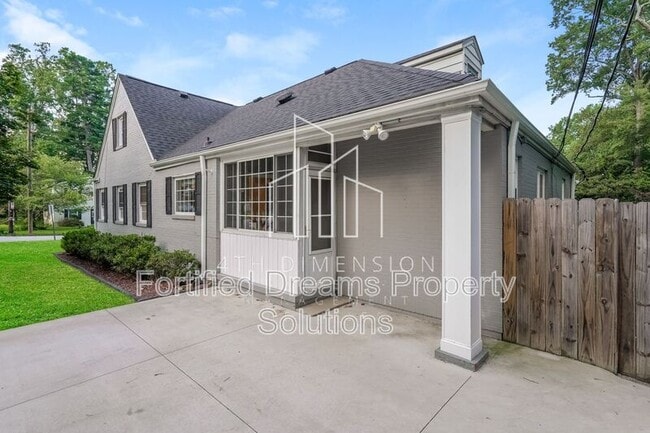 Building Photo - 1500 Seminole Dr