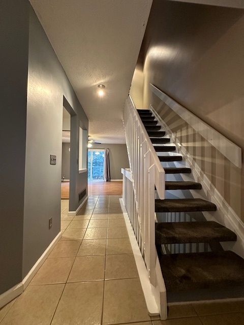 Building Photo - 835 Overlook Ridge Dr