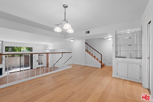 Foto del edificio - 13044 Mindanao Wy