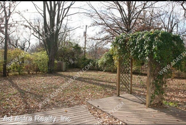Foto del edificio - 2 br, 2 bath House - 9317 E 68th St