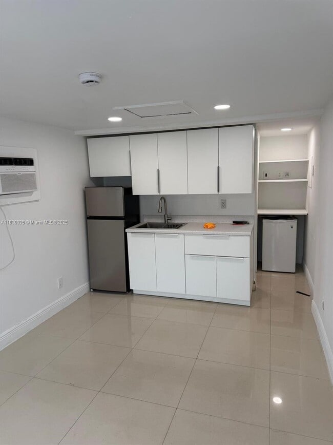Building Photo - 4154 SW 49th St