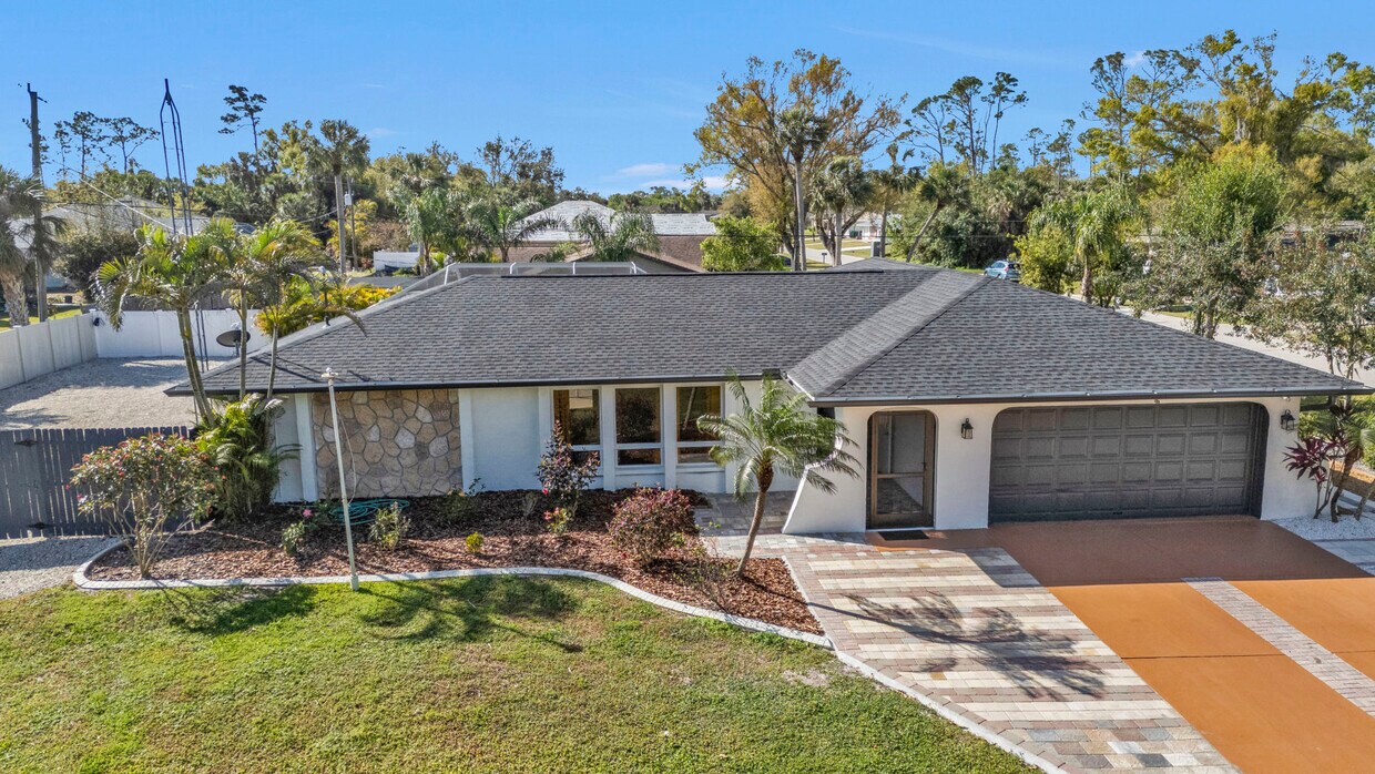 Foto principal - 20343 Rutherford Ave