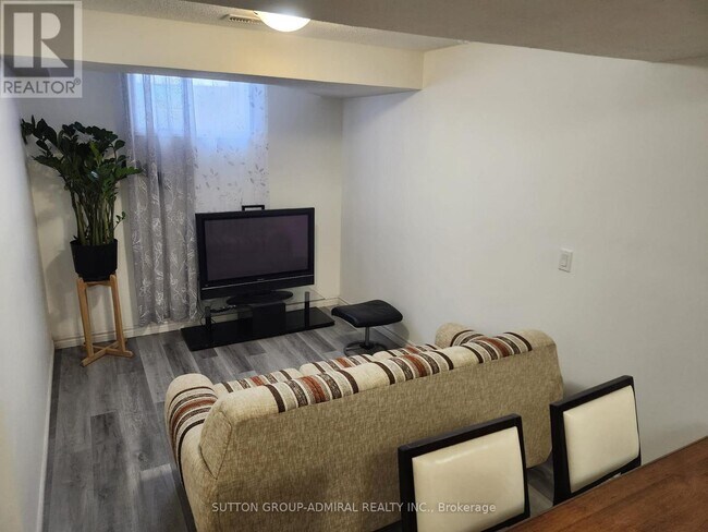 Photo du bâtiment - 1169 Shore Acres Dr