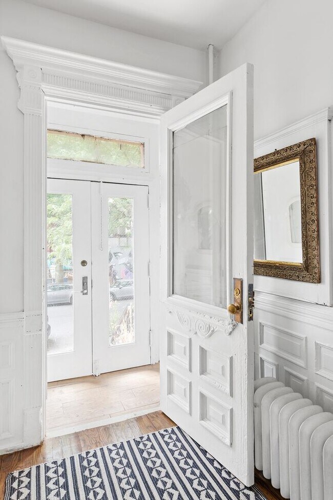 Foto del edificio - 915 Greene Ave