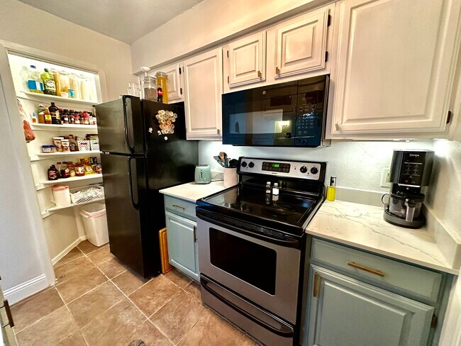 Building Photo - 1108 Quail Valley Ln