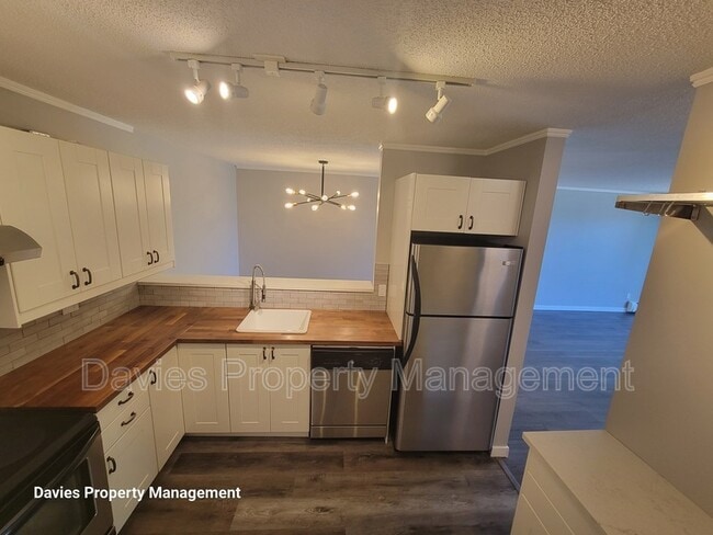 Building Photo - 10545 Saskatchewan Dr NW
