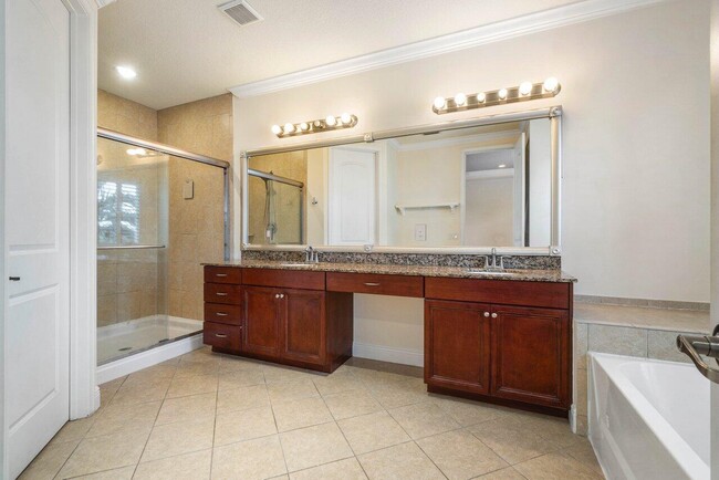 Foto del edificio - 8429 Cocoplum Sound Ln