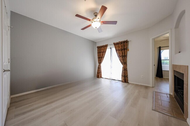 Foto del edificio - 15095 N Thompson Peak Pkwy