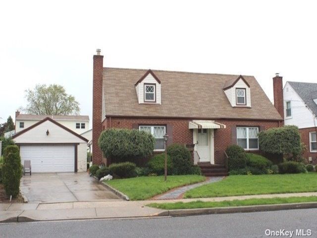 Primary Photo - 554 Maxwell St