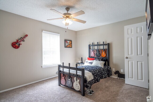 2nd Bedroom, 2BR, 2BA - 880SF - Dover Pointe