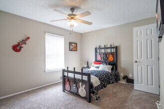 2nd Bedroom, 2BR, 2BA - 880SF - Dover Pointe