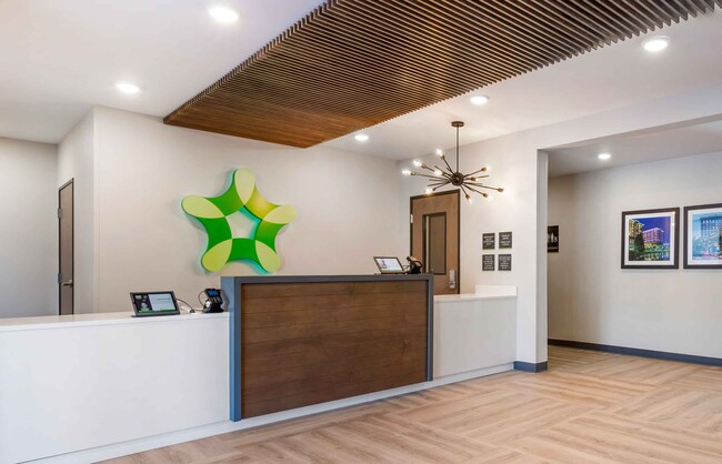 Lobby and Guest Check-in - Extended Stay America Premier Suites Duncan