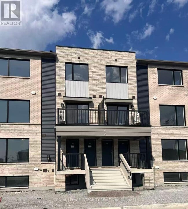 Building Photo - 727 Arcadian Private