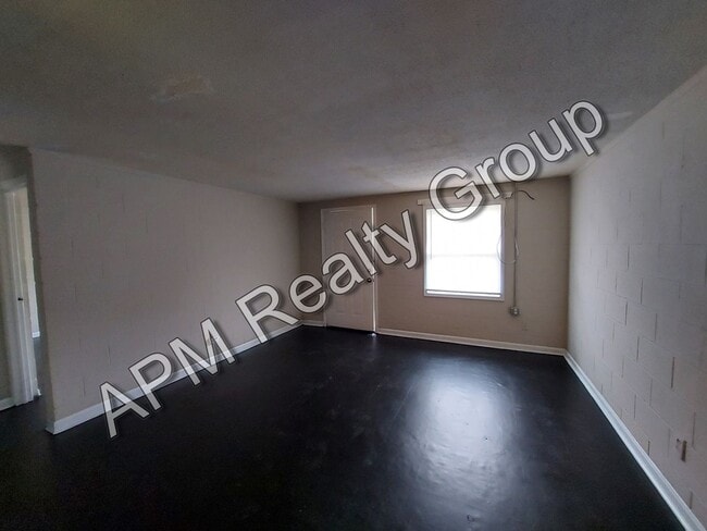 Building Photo - Renovated two bedroom near Harden Street