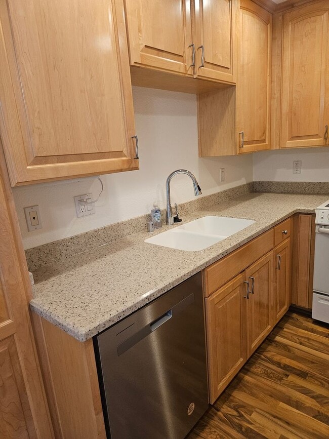 Building Photo - GENESEE - Regency Villas 1 BR Condo, 62+ S...