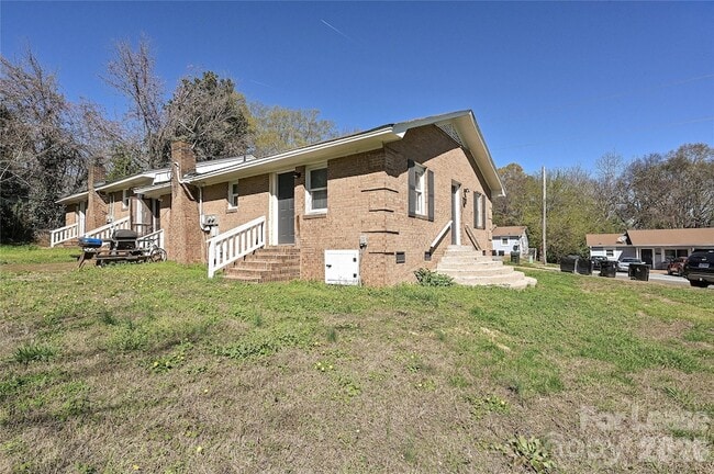 Building Photo - 306 E Hudson St