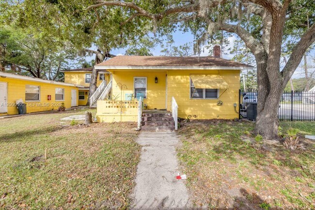 Foto del edificio - 319 Country Club Oval