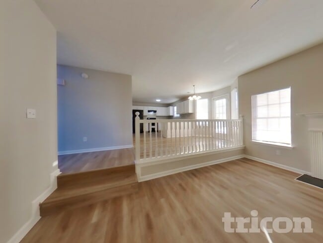 Building Photo - 350 Creekview Blvd