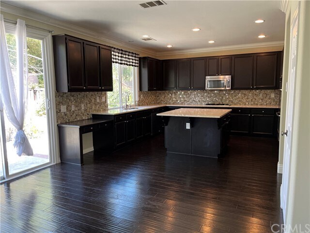Building Photo - 809 Sawtooth Dr
