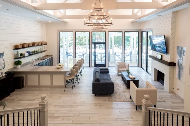 Building Photo - Grove Point