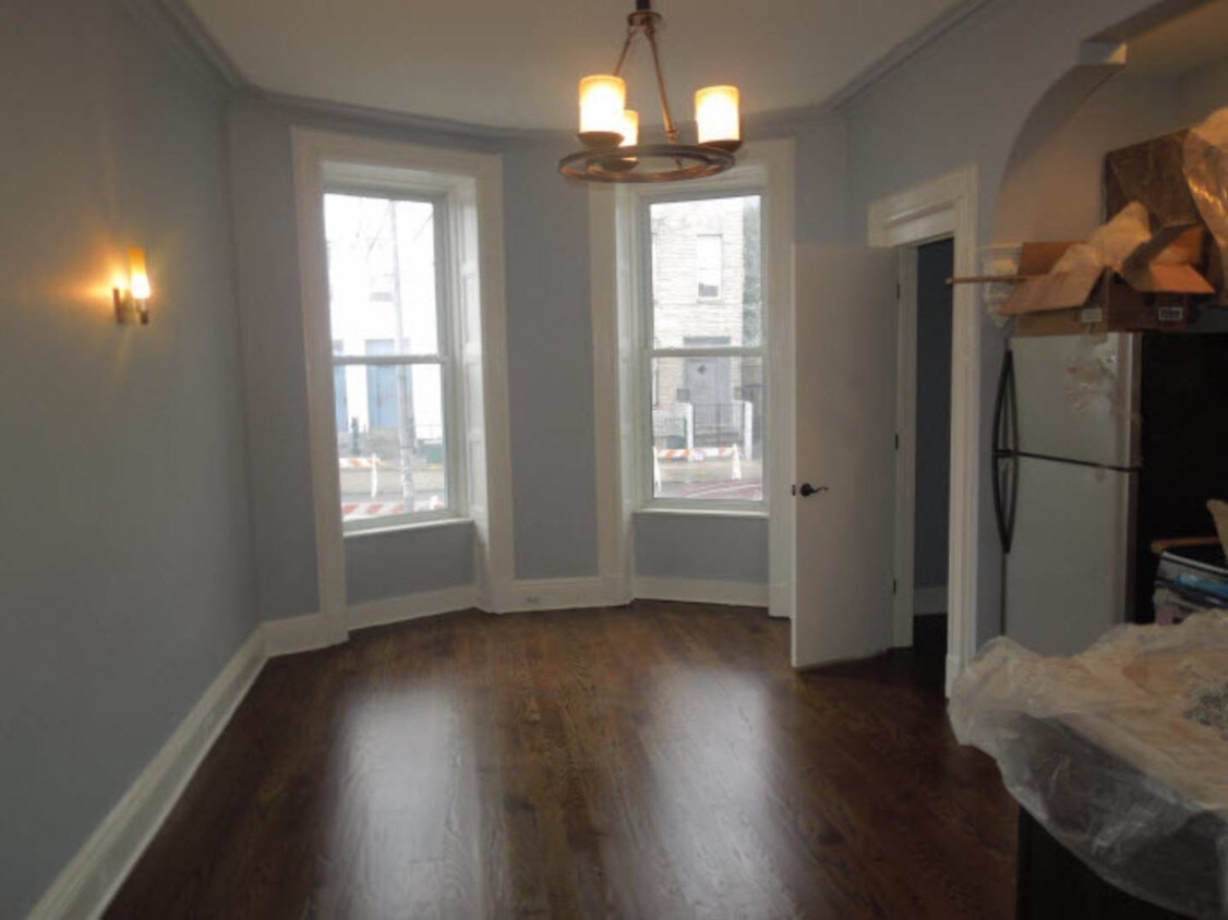 Primary Photo - 80 Grove St