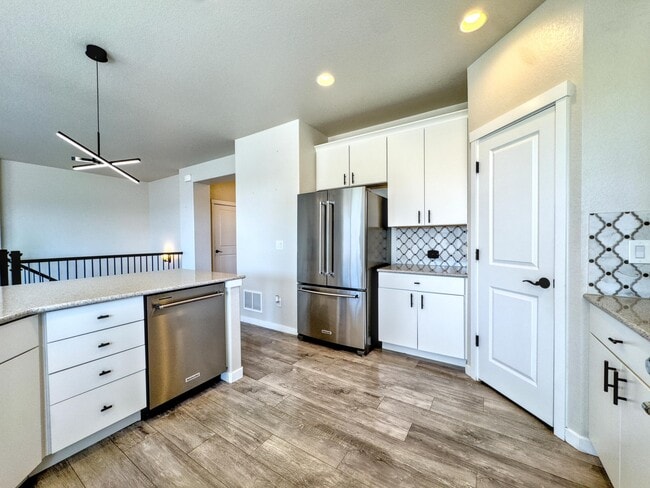 Building Photo - 9344 Beaver Brook Dr