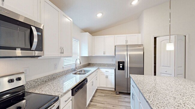 Foto del edificio - STUNNING 3/2 HOME Palm Bay