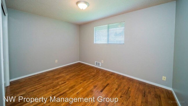 Building Photo - 3 br, 1 bath House - 4731 74th Place NE