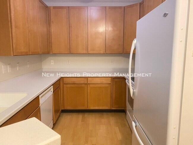 Building Photo - 1025 Riverland Woods Pl
