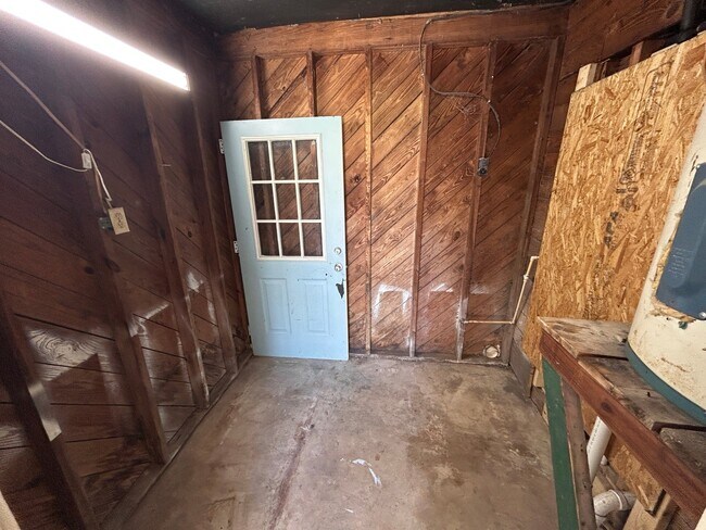 Building Photo - 5565 Minosa Cir E