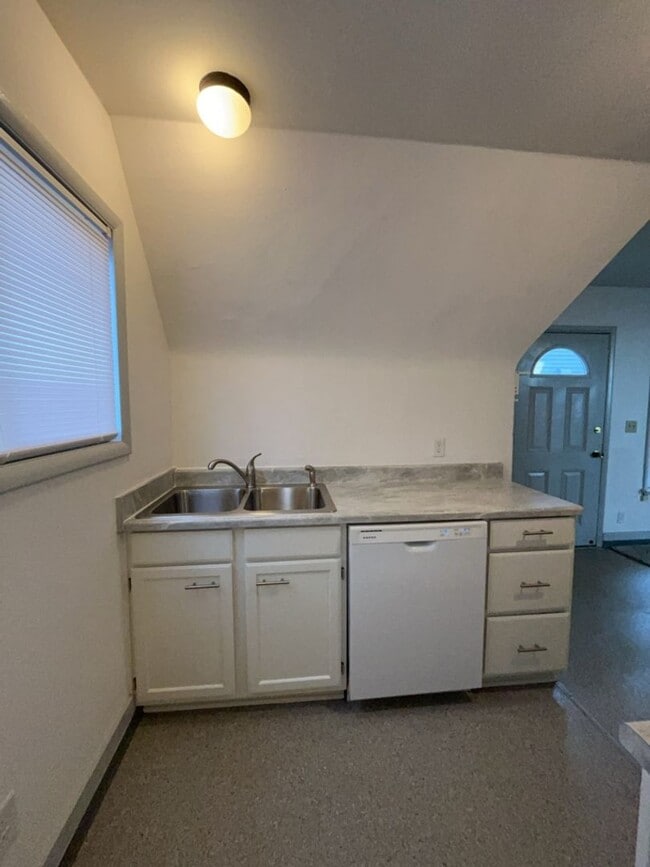 Building Photo - 1318 High St