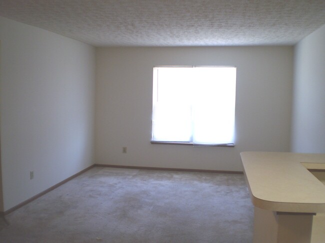 Building Photo - 4333 Emerald Lakes Blvd