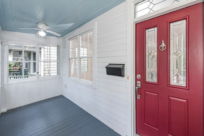 Building Photo - 35 Maple St