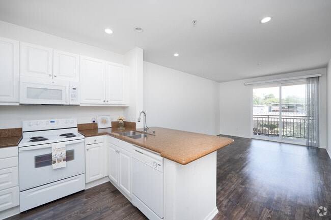 1BR, 1BA - 716SF - Kitchen - Glendora Park Place Apartments