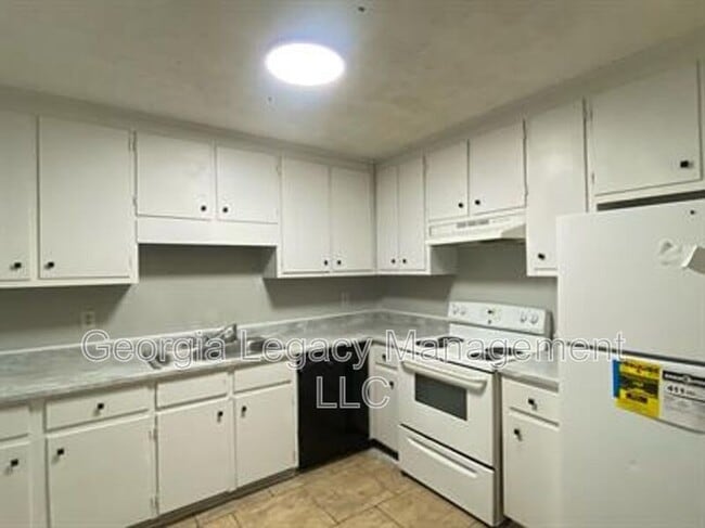 Building Photo - 100 Sayemore Dr