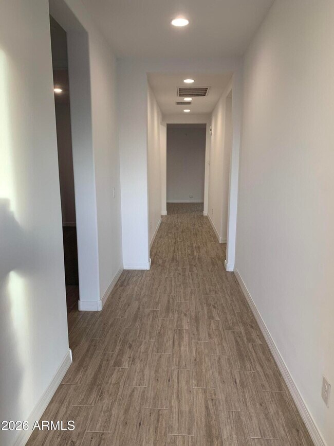 Foto del edificio - 6913 S 12th Pl