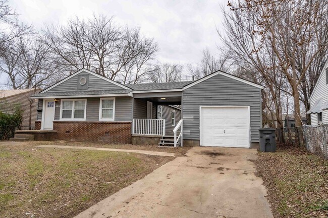 Building Photo - Beautifully Redone 3 Bedroom House! Available for Immediate Move in!