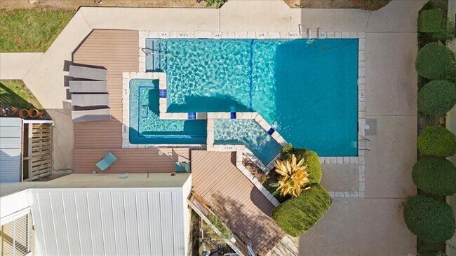Foto del edificio - 3840 Far W Blvd