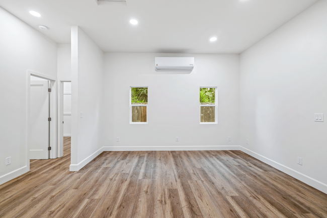 Foto del edificio - 7661 Troy Terrace