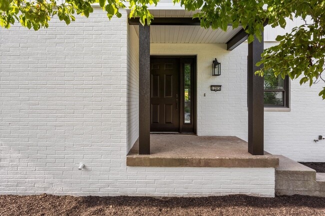 Building Photo - Four bedroom executive rental available no...