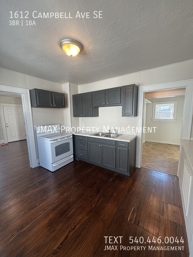 Building Photo - 1612 Campbell Ave SE