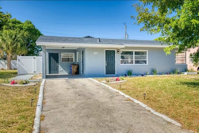 Foto del edificio - 651 SW 14th Ct