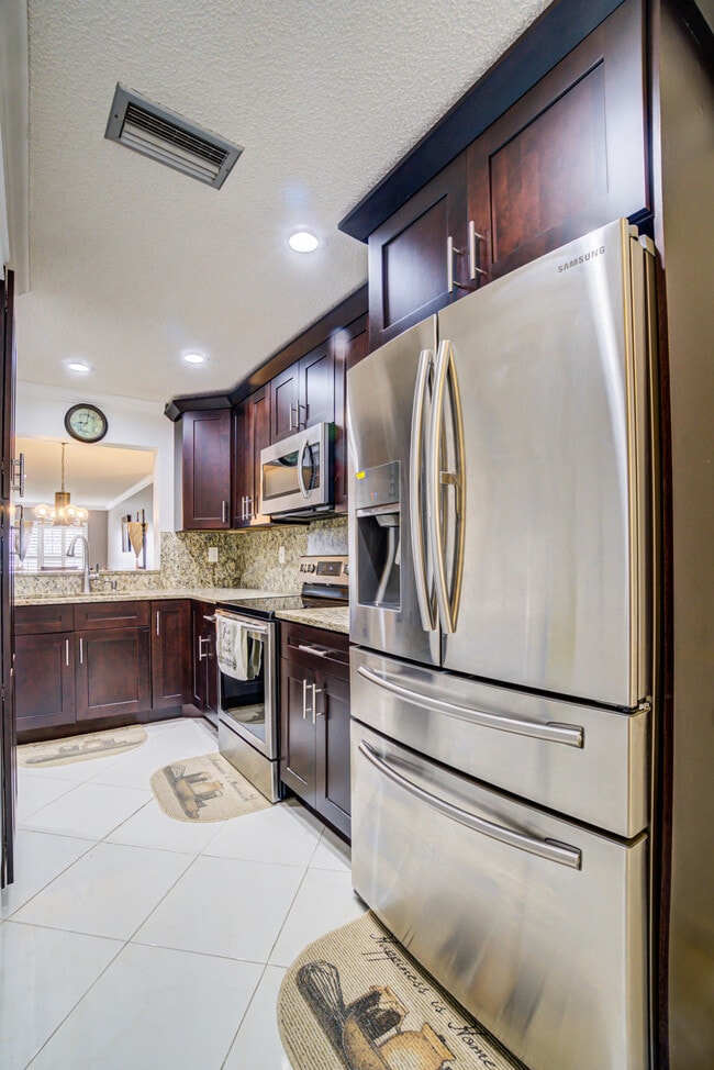 Building Photo - 5820 Sugar Palm Ct